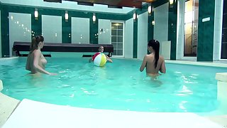 Reverse blowbang by the pool with Mia Melone and her sluts sharing cum
